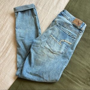American Eagle light wash skinny jeans